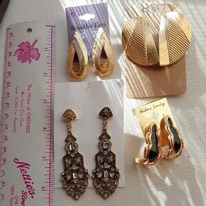 4 pr. vintage pierced ‘80’s/‘90’s enamel goldtone Fashion Earrings 1 MONET GVC